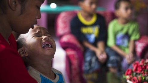 Thương tâm những đứa trẻ Philippines mất cha mẹ vì bão Haiyan - ảnh 1