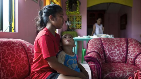 Thương tâm những đứa trẻ Philippines mất cha mẹ vì bão Haiyan - ảnh 3