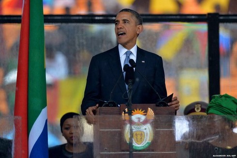 Hàng chục ngàn người Nam Phi đội mưa tưởng nhớ Nelson Mandela - ảnh 3