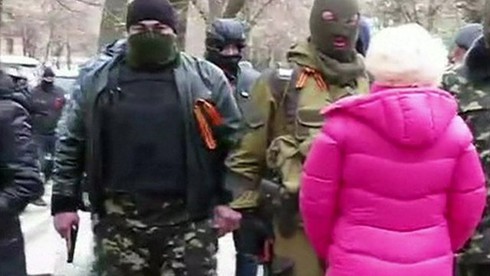 Đông Ukraine: Xuất hiện nhiều tay súng chiếm đồn cảnh sát - ảnh 4