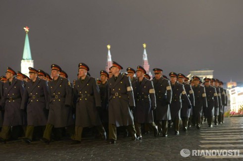 Ảnh: Quân đội Nga diễn tập diễu binh kỉ niệm Ngày chiến thắng 9/5 - ảnh 6