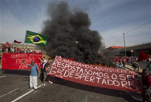 Brazil: Đụng độ ‘nảy lửa’ trong biểu tình phản đối World Cup - ảnh 7