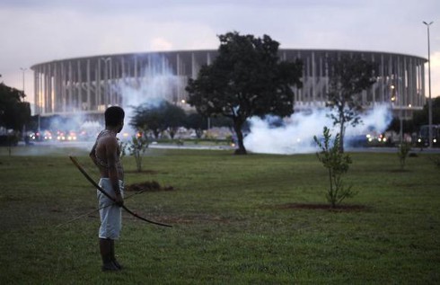 Brazil vẫn bất ổn khi 2 tuần nữa đến World Cup 2014 - ảnh 1