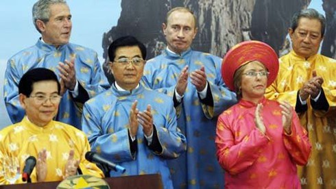 Thú vị chuyện các nguyên thủ quốc gia mặc đồng phục tại APEC - ảnh 9