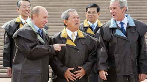 Thú vị chuyện các nguyên thủ quốc gia mặc đồng phục tại APEC - ảnh 10