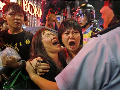 Hong Kong: Đụng độ giữa người biểu tình và cảnh sát tái diễn - ảnh 5