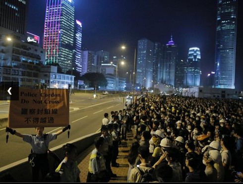 Hong Kong: Đụng độ giữa người biểu tình và cảnh sát tái diễn - ảnh 7