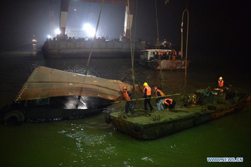 Chìm tàu Trung Quốc, nhiều người nước ngoài mất tích - ảnh 1