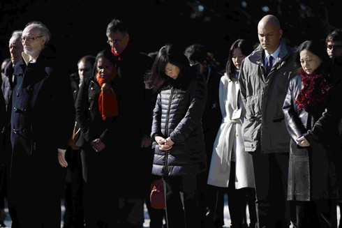 Nhà báo thoát nạn của Charlie Hebdo mỉa mai Tổng thống Obama - ảnh 1