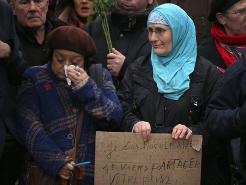 Người Hồi giáo Pháp sống trong cảnh bị đe dọa sau thảm sát Charlie Hebdo - ảnh 2