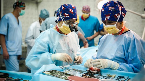 Gian nan cuộc chiến đưa binh sĩ Ukraine trở về từ ‘cõi chết’ - ảnh 1