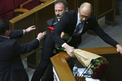 Politico: Mỹ đang mắc kẹt trong “cơn bão” Ukraine - ảnh 2