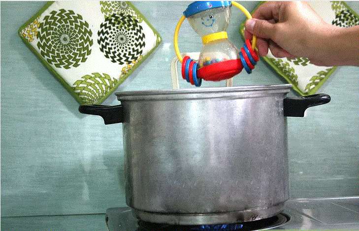 Cách làm sạch đồ chơi cho bé nhanh, đơn giản - ảnh 2