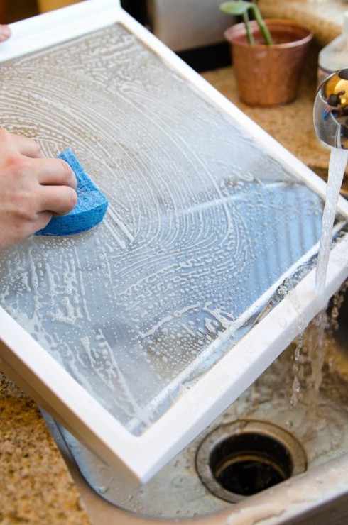 Cách vệ sinh tủ lạnh sạch bóng, hết mùi - ảnh 3