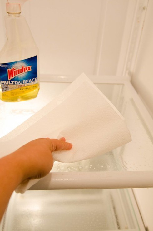 Cách vệ sinh tủ lạnh sạch bóng, hết mùi - ảnh 4
