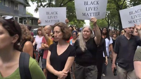 Biểu tình ở Mỹ: Tay súng bắn tỉa hạ 11 cảnh sát - ảnh 2