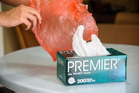 Mẹo cất túi nilon gọn gàng và dễ dùng bằng hộp giấy - ảnh 1