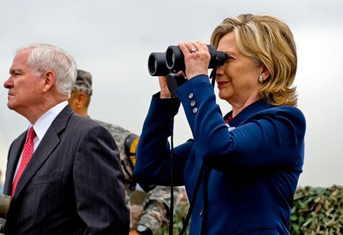 Bà Hillary Clinton sẽ tái thiết Syria bằng vũ lực? - ảnh 1