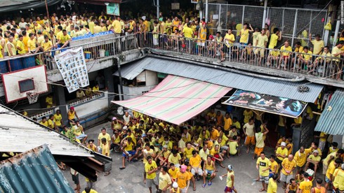 Thi nhau vào lao ngục khổ cực, tù nhân Philippines vẫn thấy an lòng - ảnh 1