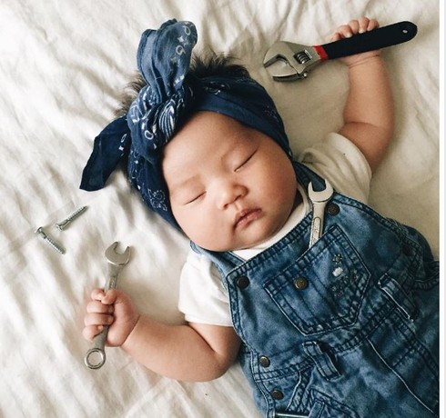 Sốt với bé con siêu đáng yêu được mẹ hóa trang lúc ngủ - ảnh 9
