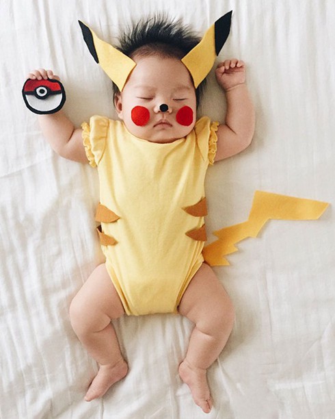 Sốt với bé con siêu đáng yêu được mẹ hóa trang lúc ngủ - ảnh 3