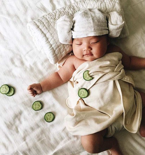 Sốt với bé con siêu đáng yêu được mẹ hóa trang lúc ngủ - ảnh 6