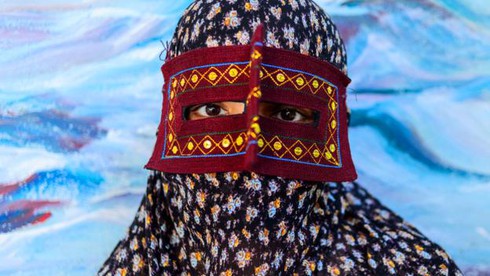Những người phụ nữ đeo mặt nạ bí ẩn ở Iran - ảnh 1