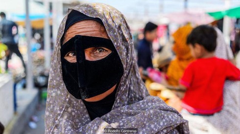 Những người phụ nữ đeo mặt nạ bí ẩn ở Iran - ảnh 4