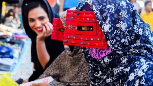 Những người phụ nữ đeo mặt nạ bí ẩn ở Iran - ảnh 7