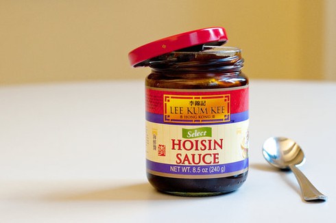 Video: Cách mở nắp chai lọ bị vặn quá chặt - ảnh 1