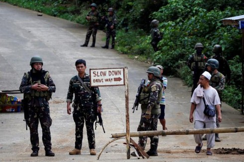 Philippines thấy nhiều thi thể thường dân bị chặt đầu ở Marawi - ảnh 1