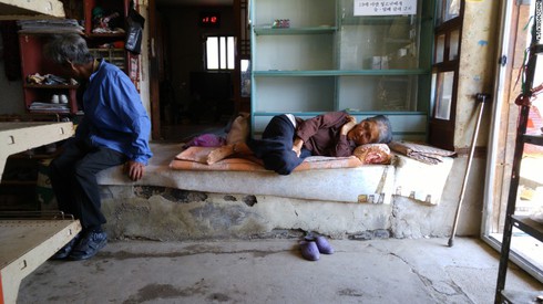 Cuộc sống “dưới làn đạn” ở ngôi làng sát biên giới Triều Tiên - ảnh 1