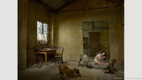 Câu chuyện đau lòng của những đứa trẻ sống cùng động vật - ảnh 5