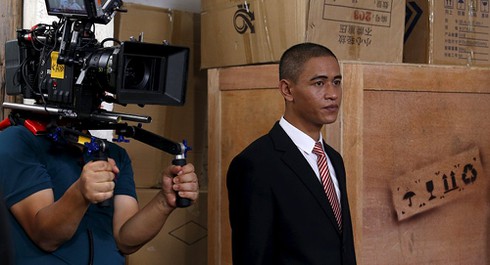 Kiếm nghìn đô nhờ ngoại hình giống hệt Obama - ảnh 1