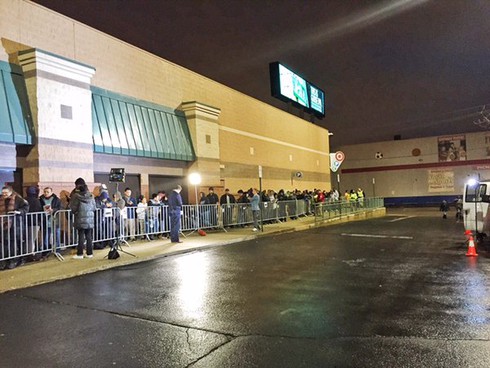 Black Friday - “cơn sốt” hàng giảm giá sôi sục toàn cầu bất chấp khủng bố - ảnh 4