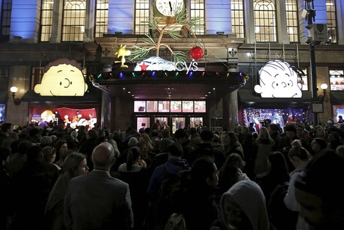 Black Friday - “cơn sốt” hàng giảm giá sôi sục toàn cầu bất chấp khủng bố - ảnh 6