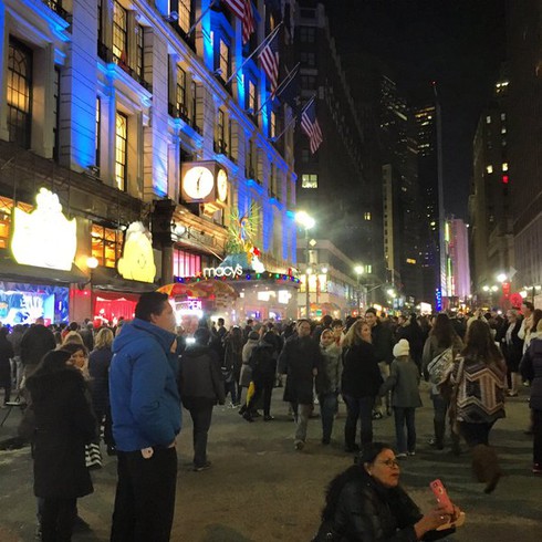 Black Friday - “cơn sốt” hàng giảm giá sôi sục toàn cầu bất chấp khủng bố - ảnh 9