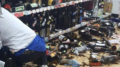 Động đất liên tiếp ở Nhật Bản, nhiều người vẫn mắc kẹt - ảnh 2