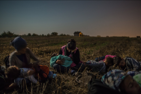 Những bức ảnh ấn tượng nhất trong loạt giải thưởng Pulitzer - ảnh 9