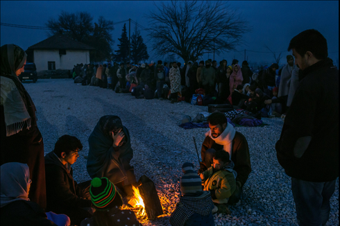 Những bức ảnh ấn tượng nhất trong loạt giải thưởng Pulitzer - ảnh 10