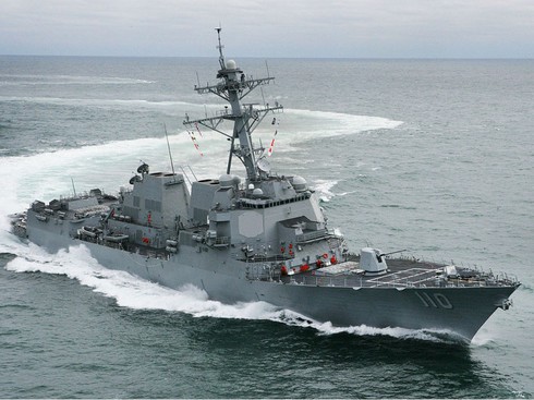Tại sao tàu chiến Mỹ lại chọn đá Chữ Thập để tuần tra Biển Đông? - ảnh 1