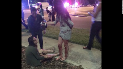 Những hình ảnh đau lòng sau vụ xả súng tại hộp đêm đồng tính Mỹ - ảnh 9