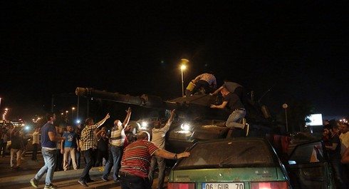 TT Erdogan: Đảo chính thất bại, chính phủ giành lại quyền kiểm soát - ảnh 1