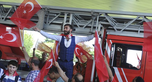 Vì sao Thổ Nhĩ Kỳ thay đổi thái độ với Nga sau đảo chính? - ảnh 1