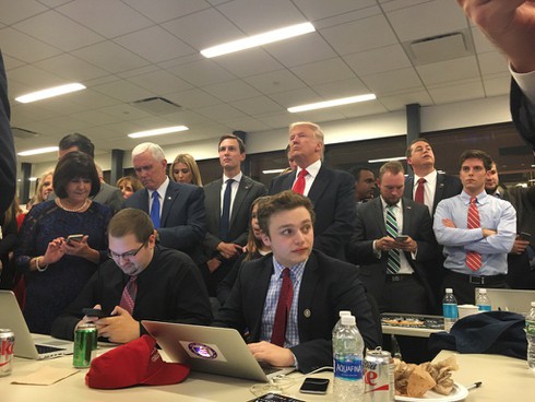 Hai trạng thái hoàn toàn trái ngược ở phòng chờ của Trump và Clinton - ảnh 4