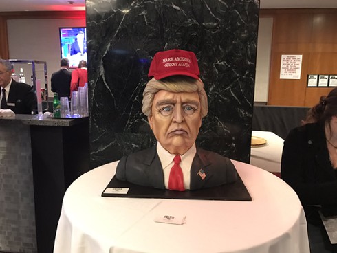 Hai trạng thái hoàn toàn trái ngược ở phòng chờ của Trump và Clinton - ảnh 6
