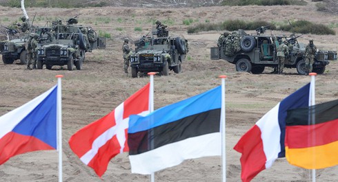 Châu Âu phải lựa chọn giữa NATO và quân đội của riêng mình - ảnh 1
