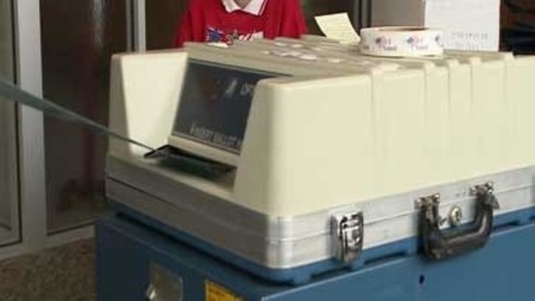 Bang Wisconsin kiểm lại phiếu, kết quả bầu cử Tổng thống Mỹ có thay đổi? - ảnh 1