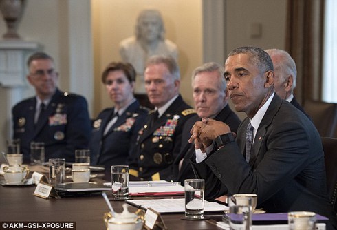 Lính Mỹ đột ngột gục ngã trong buổi lễ tạm biệt của ông Obama - ảnh 5