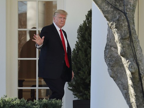 Cận cảnh cuộc sống bận rộn nhưng cô đơn của ông Trump tại Nhà Trắng - ảnh 1